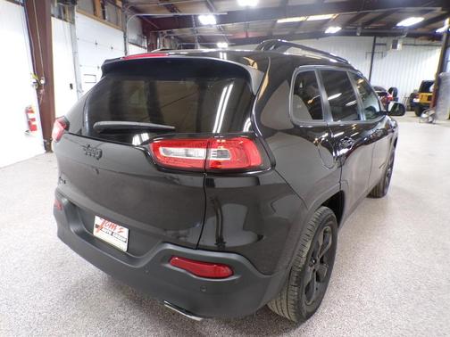 Brilliant Black Crystal Pearlcoat 2016 Jeep Cherokee Altitude