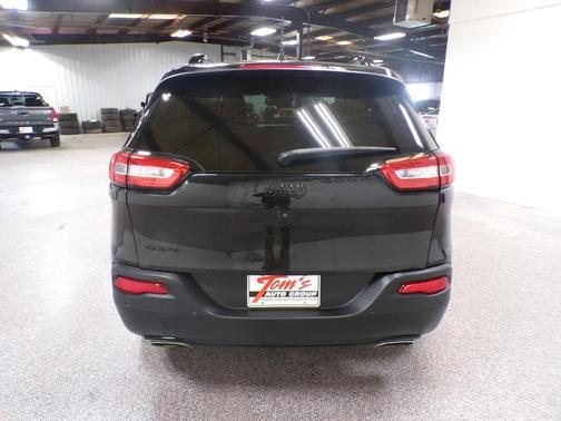 Brilliant Black Crystal Pearlcoat 2016 Jeep Cherokee Altitude