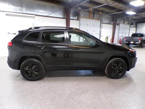 Brilliant Black Crystal Pearlcoat 2016 Jeep Cherokee Altitude
