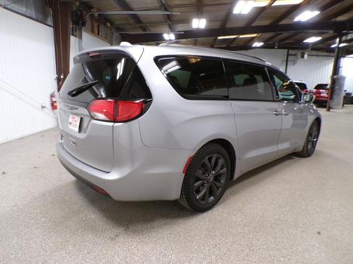 2018 Chrysler Pacifica Touring-L Plus