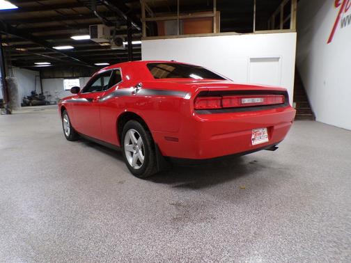 Toreador Red 2010 Dodge Challenger SE