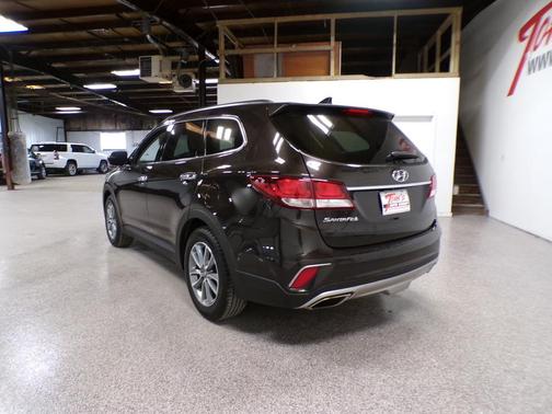 2017 Hyundai SANTA FE SE