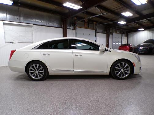 White Diamond Tri-Coat 2013 Cadillac XTS Luxury