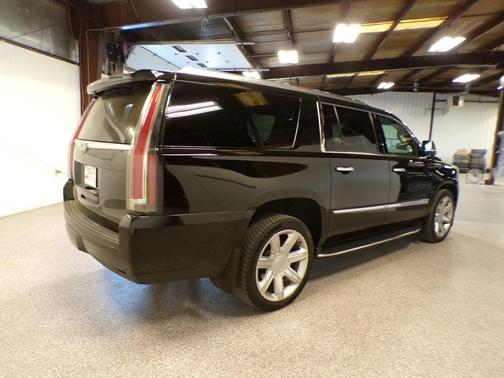2016 Cadillac Escalade ESV Luxury