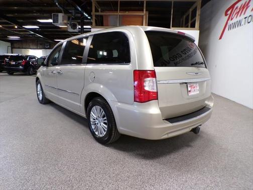 2015 Chrysler Town & Country Touring-L