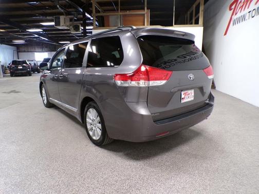 2011 Toyota Sienna XLE