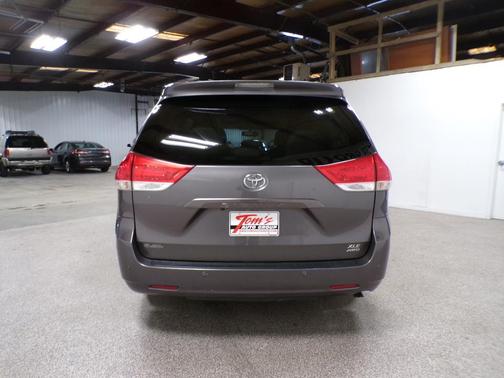 2011 Toyota Sienna XLE