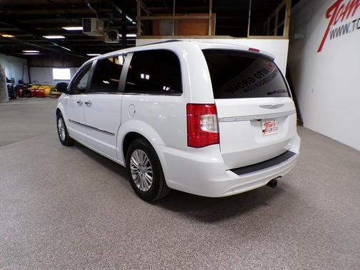 2015 Chrysler Town & Country Touring-L