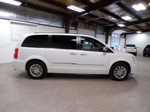 2015 Chrysler Town & Country Touring-L