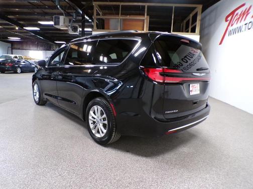 2022 Chrysler Pacifica Touring