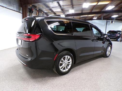 2022 Chrysler Pacifica Touring