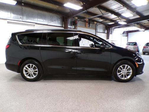 2022 Chrysler Pacifica Touring