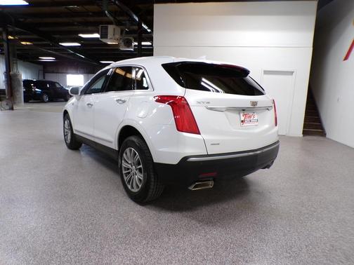 Crystal White Tri-Coat 2017 Cadillac XT5 Luxury