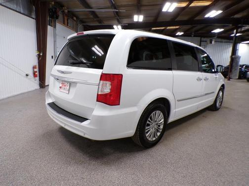2015 Chrysler Town & Country Touring-L
