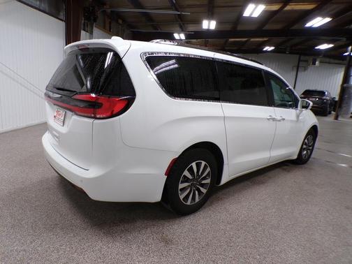 2021 Chrysler Pacifica Touring-L