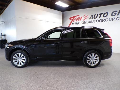 Onyx Black Metallic 2017 Volvo XC90 T6 Momentum