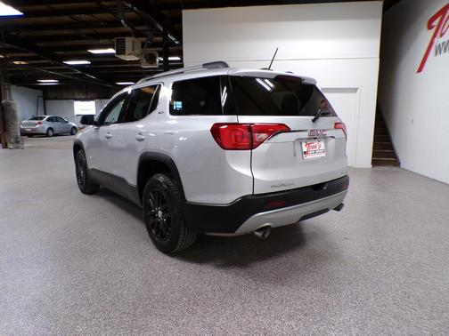 Quicksilver Metallic 2019 GMC Acadia SLT-1