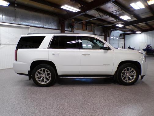 White 2018 GMC Yukon SLT