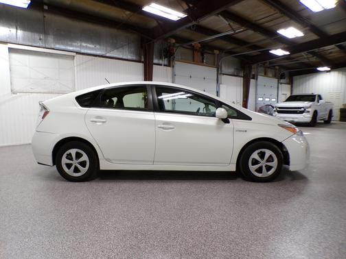 Blizzard Pearl 2013 Toyota Prius Two