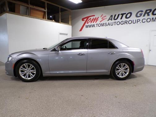 2016 Chrysler 300 Limited