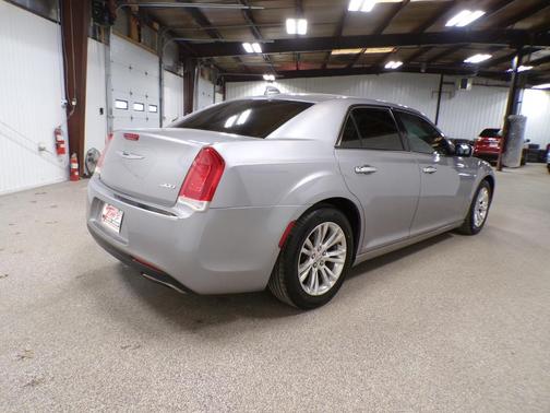 2016 Chrysler 300 Limited