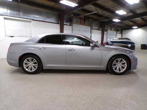 2016 Chrysler 300 Limited