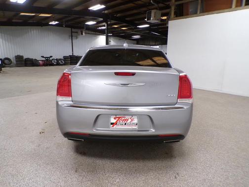 2016 Chrysler 300 Limited