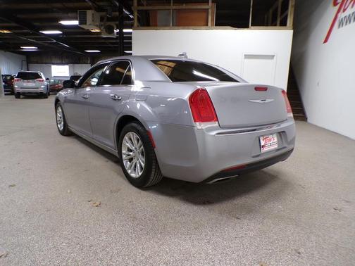 2016 Chrysler 300 Limited