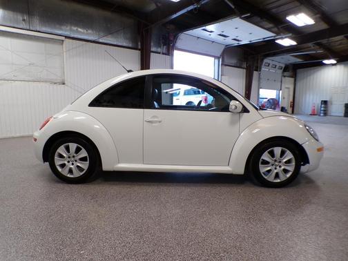 Candy White 2010 Volkswagen New Beetle NEW
