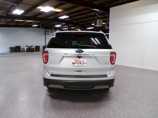 Ingot Silver Metallic 2019 Ford Explorer XLT