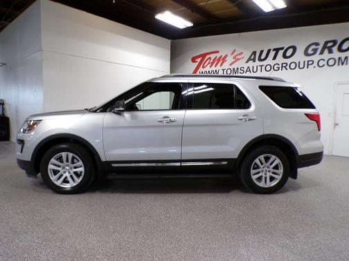 Ingot Silver Metallic 2019 Ford Explorer XLT