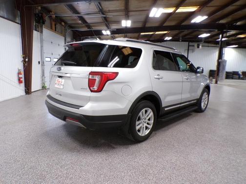 Ingot Silver Metallic 2019 Ford Explorer XLT