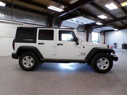Bright White Clearcoat 2016 Jeep Wrangler Unlimited Sport