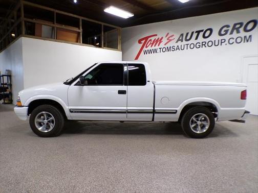 2001 Chevrolet S-10 Base