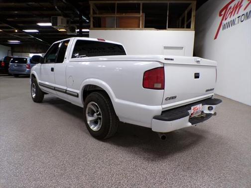 2001 Chevrolet S-10 Base