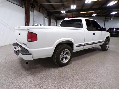 2001 Chevrolet S-10 Base