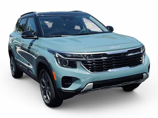 Pluton Blue/Black Roof 2024 Kia Seltos S