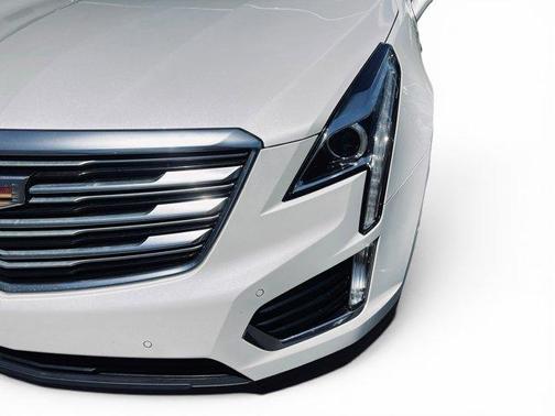 Crystal White Tri-Coat 2019 Cadillac XT5 Luxury