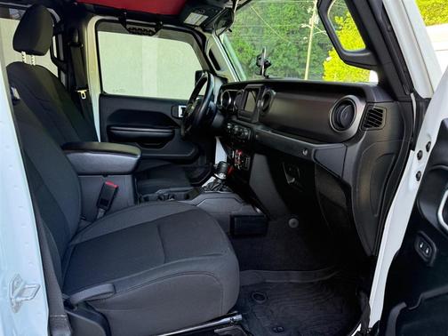 White 2021 Jeep Gladiator Sport