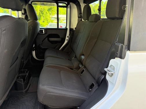 White 2021 Jeep Gladiator Sport