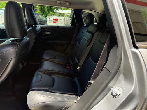 Silver 2014 Jeep Cherokee Limited