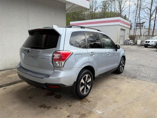 Ice Silver Metallic 2018 Subaru Forester 2.5i Premium