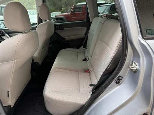 Ice Silver Metallic 2018 Subaru Forester 2.5i Premium