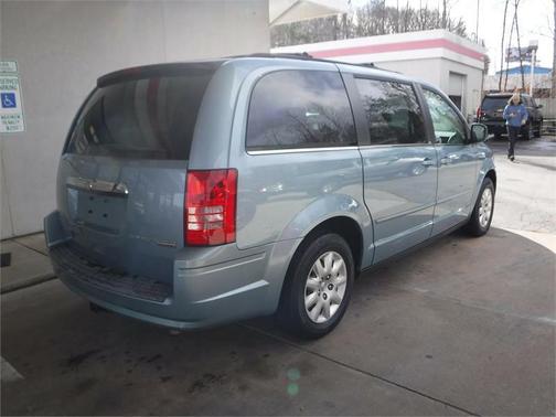 2010 Chrysler Town & Country LX