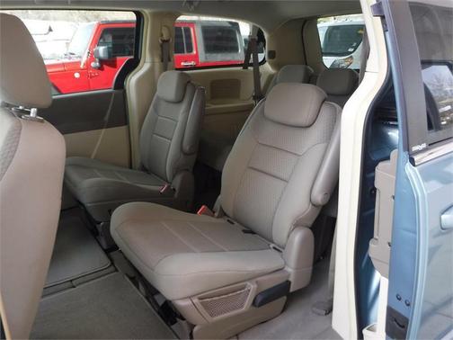 2010 Chrysler Town & Country LX