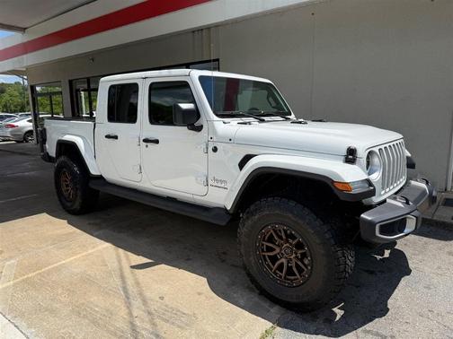 White 2020 Jeep Gladiator Overland