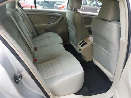 2014 Ford Taurus SE
