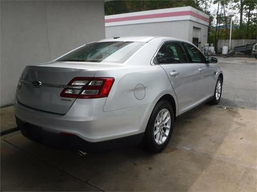 2014 Ford Taurus SE