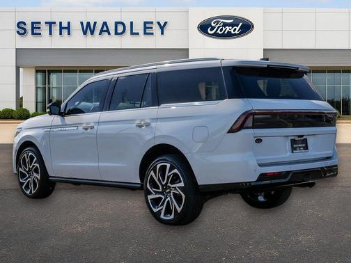 White Metallic 2026 Lincoln Navigator Reserve