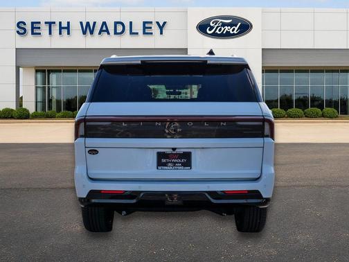 White Metallic 2026 Lincoln Navigator Reserve